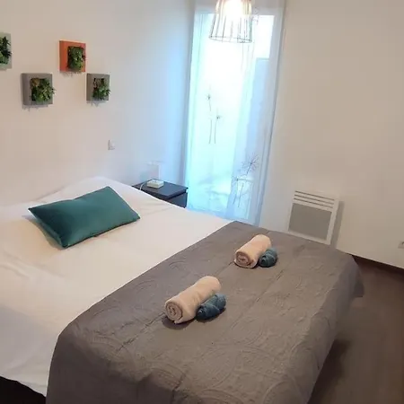 Joli T2 A 10min A Pied Du Village, Parking, Vue Degagee, Au Calme *