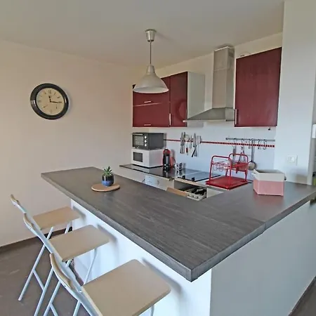 Joli T2 A 10min A Pied Du Village, Parking, Vue Degagee, Au Calme