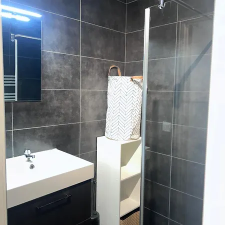 Joli T2 A 10min A Pied Du Village, Parking, Vue Degagee, Au Calme 아파트