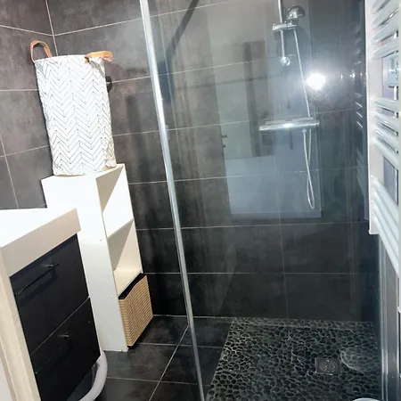 Joli T2 A 10min A Pied Du Village, Parking, Vue Degagee, Au Calme 아파트